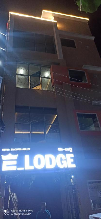 E Lodge Visakhapatnam Bagian luar foto