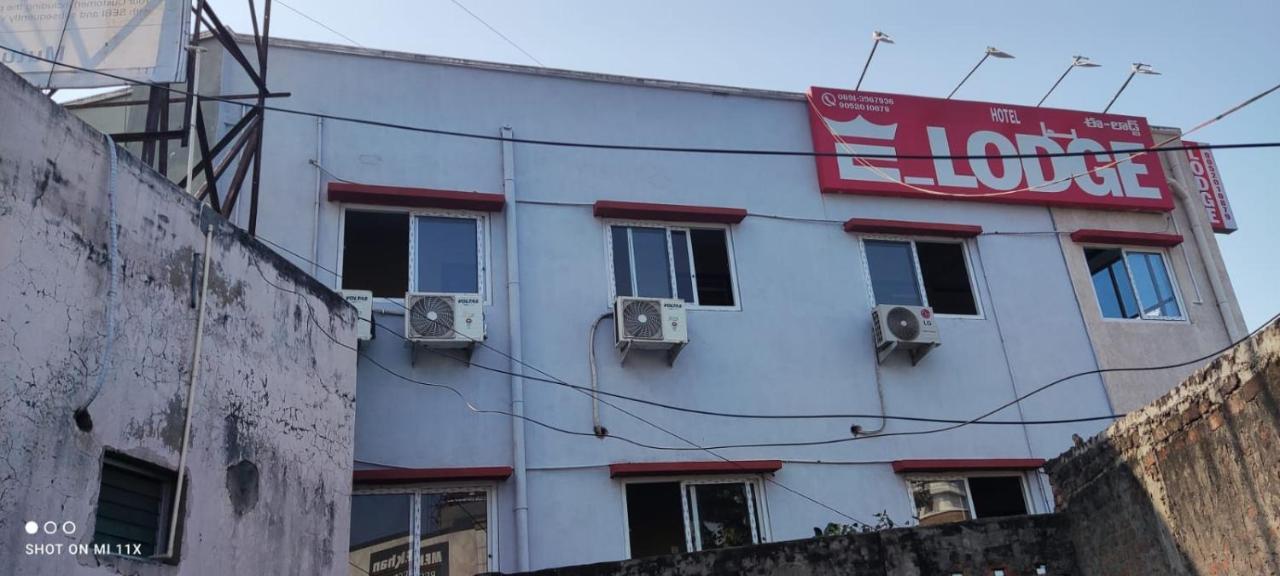E Lodge Visakhapatnam Bagian luar foto